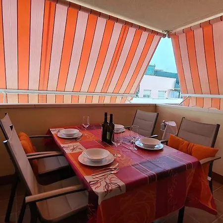 Lyrioshomes , Piscina Y Parque Infantil Апартаменты *