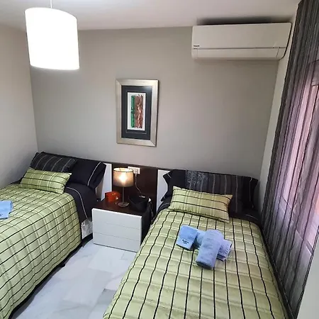 Lyrioshomes , Piscina Y Parque Infantil *